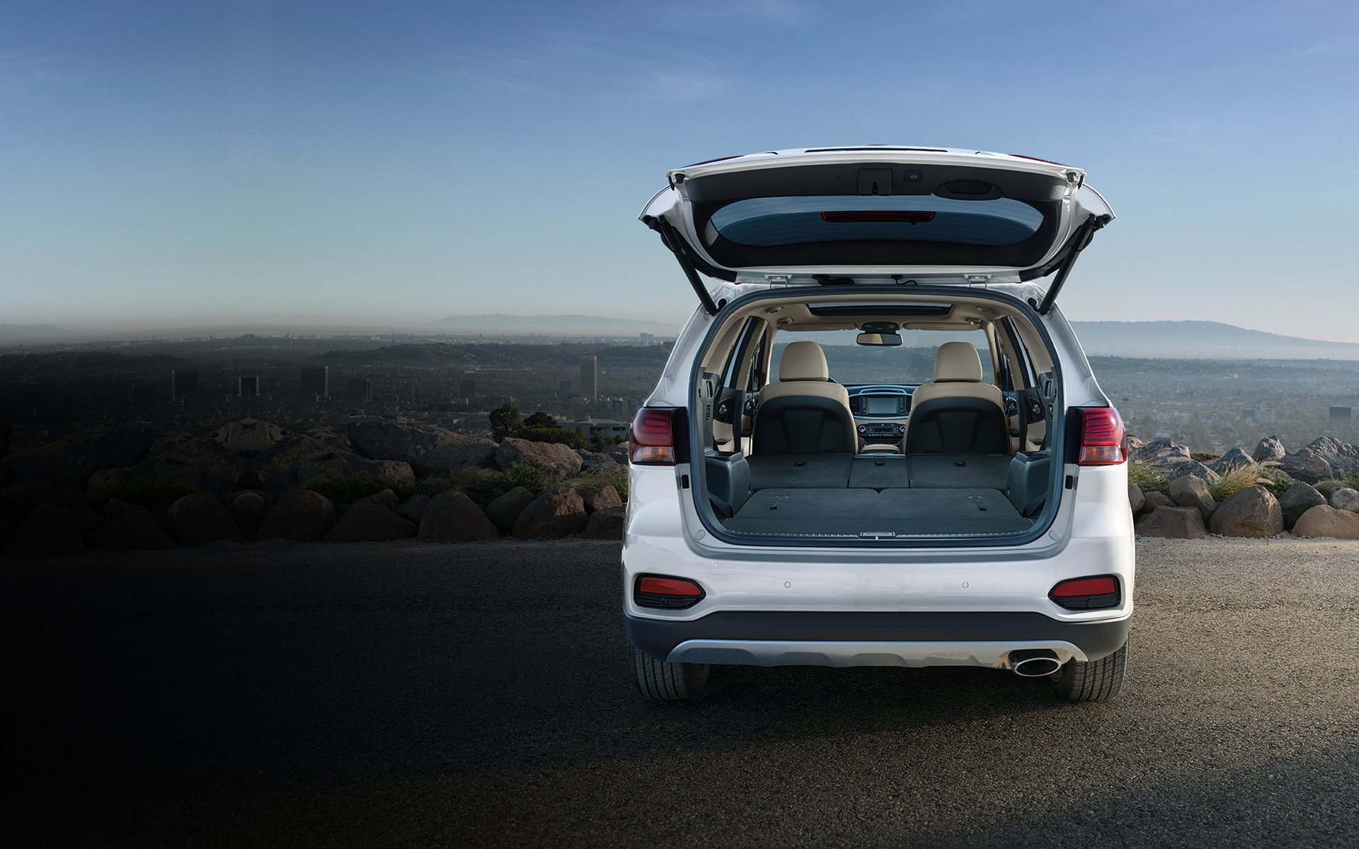 background_sorento_2019_desktop_design_smart-power-liftgate--kia-1920x-jpg.jpg