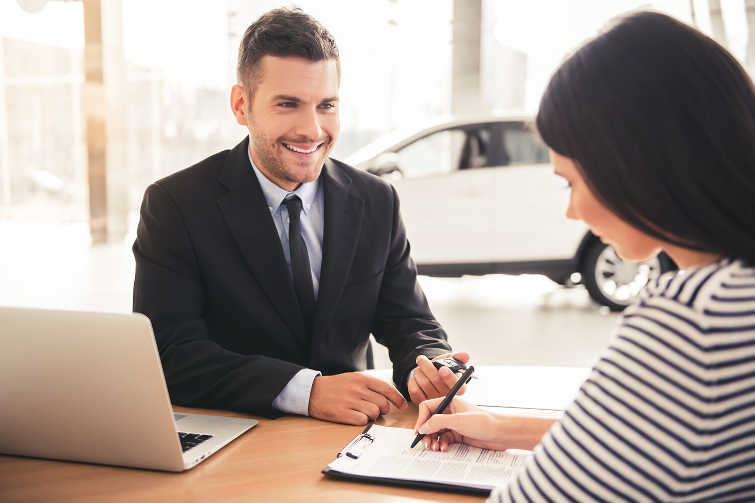 Sale Kia is a Kia Dealership in Kinston near Wilson, NC | Kia finance specialist helping customer