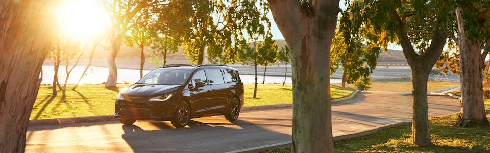 2018-Chrysler-Pacifica-Limited-Van-L03 (1).jpeg