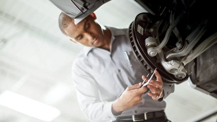 Audi connect CARE Man serviceing rotor