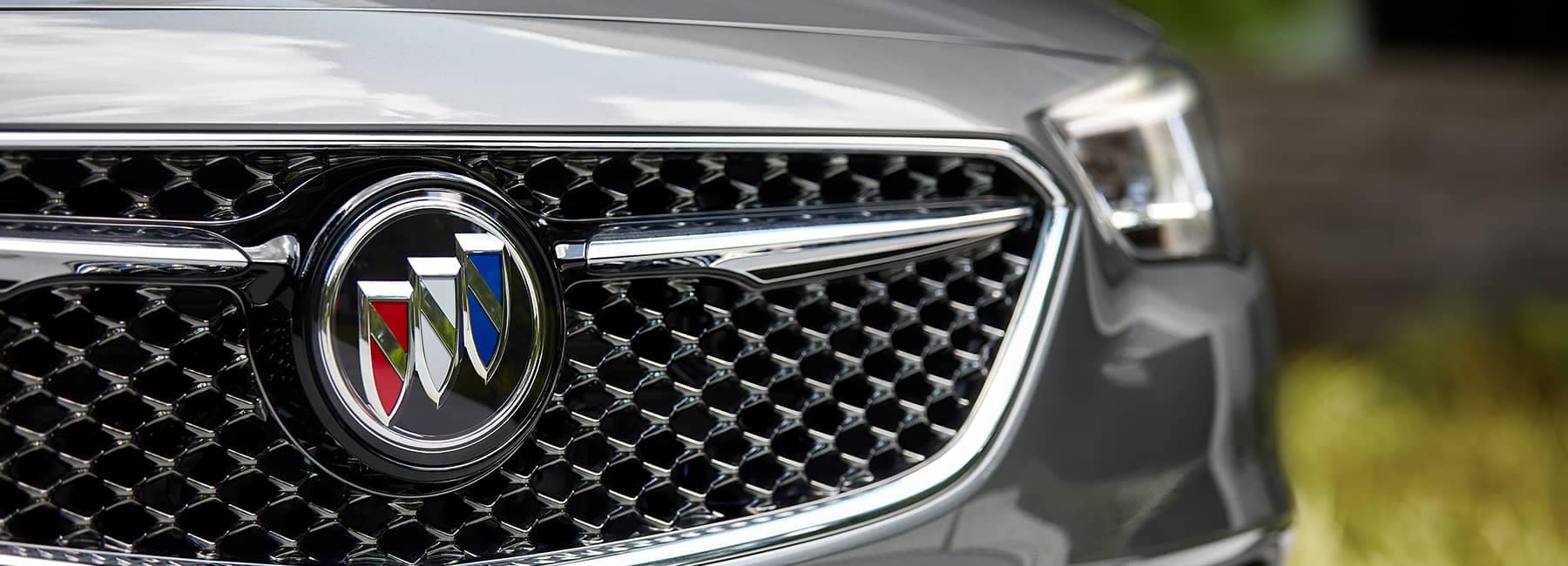 Grey-2020-Buick-Regal-Sportback-Front-Grille.jpg