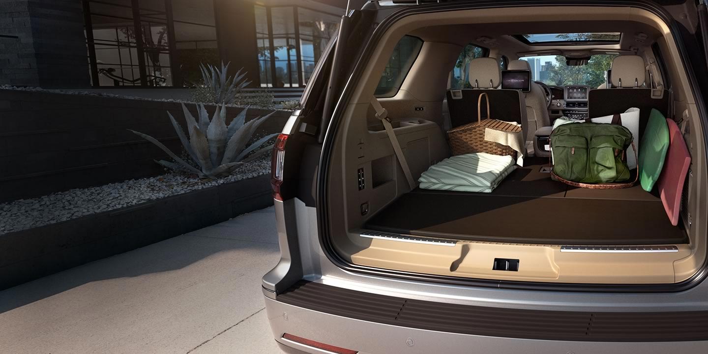 New 2018 Navigator Cargo Space with Room New 2018 Navigator Cargo Space with Room | New 2018 Lincoln Navigator at Santa Monica Lincoln | Luxury Suv at Santa Monica