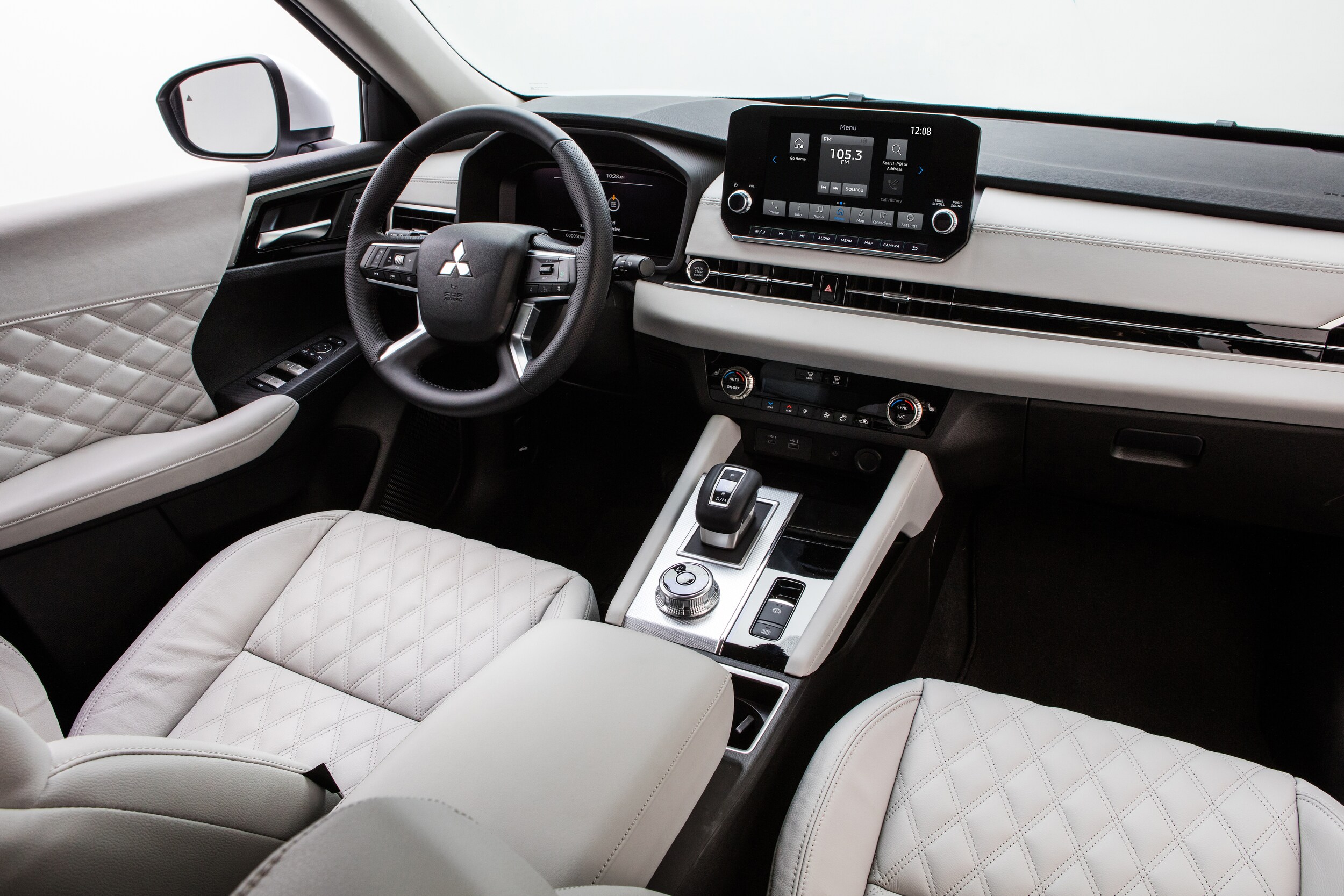 OUTLANDER22_INTERIORFRONTSIDE.jpg