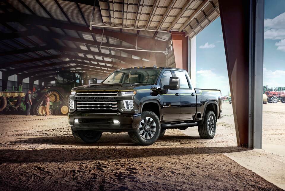 2022-Chevrolet-Silverado3500HD-LTZ-CrewCab-StandardBed-SingleWheel-CarharttEdition-Truck-L01.png