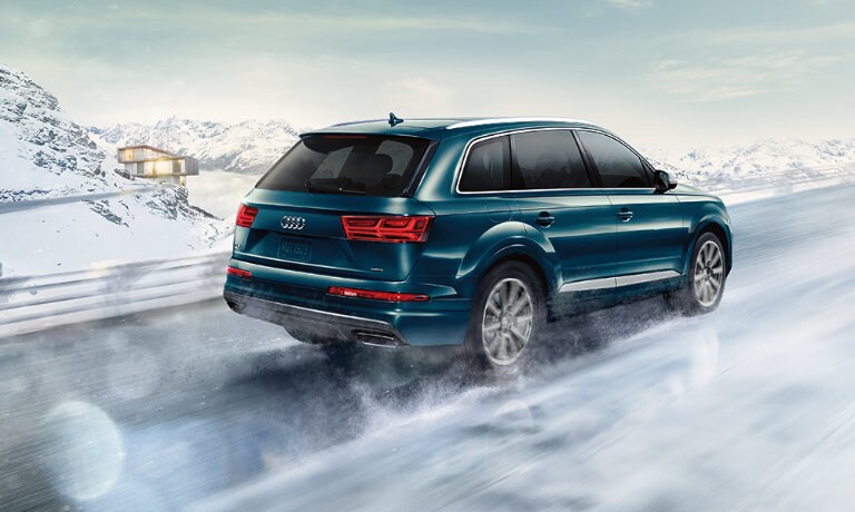 19Audi-Q7-Exterior-Drivingonsnowyroad-5x3