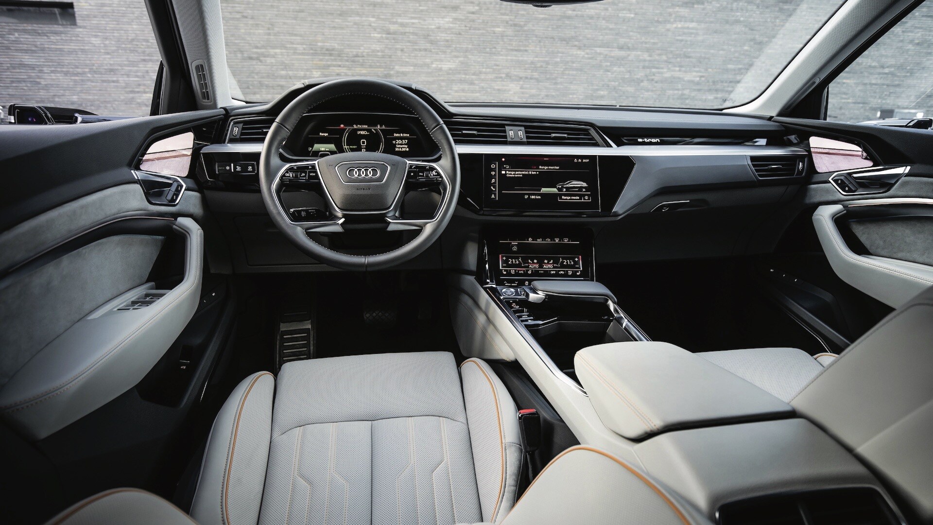 2019_audi_etron_interior copy.jpg