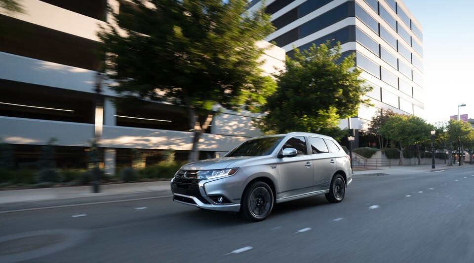2018 Mitsubishi Outlander PHEV GT SUV.jpeg