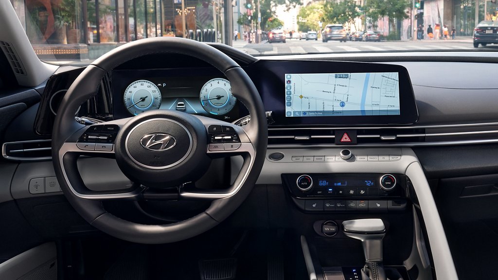 Elantra Interior.jpg