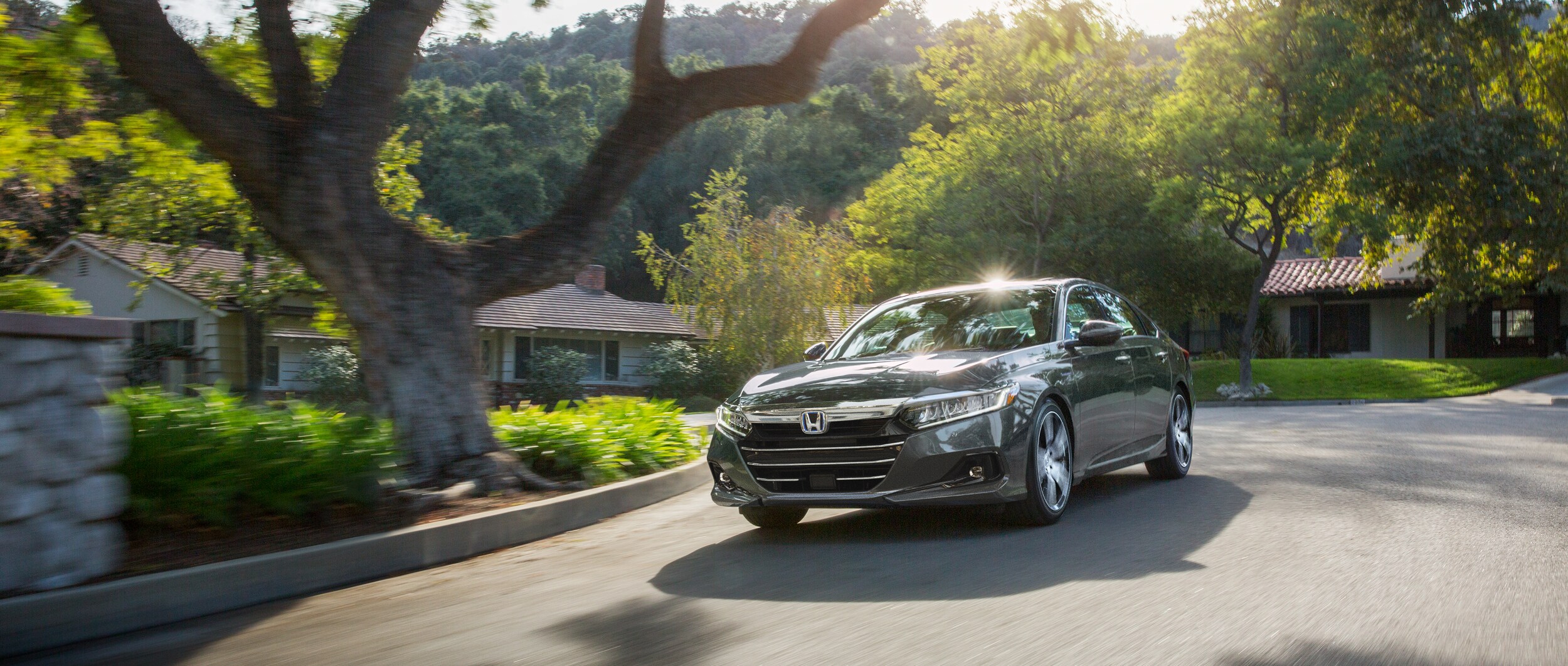 2022-Honda-AccordHybrid-Touring-Sedan-L04.jpeg