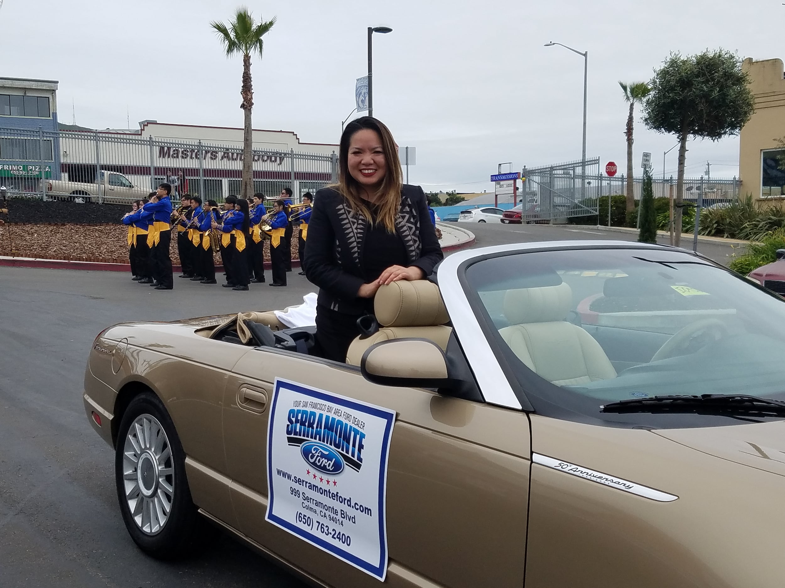 DALY%20CITY%20MAYOR%20JUSLYN%20MANALO%20AT%20JEFFERSON%20HIGH%20PARADE.jpg
