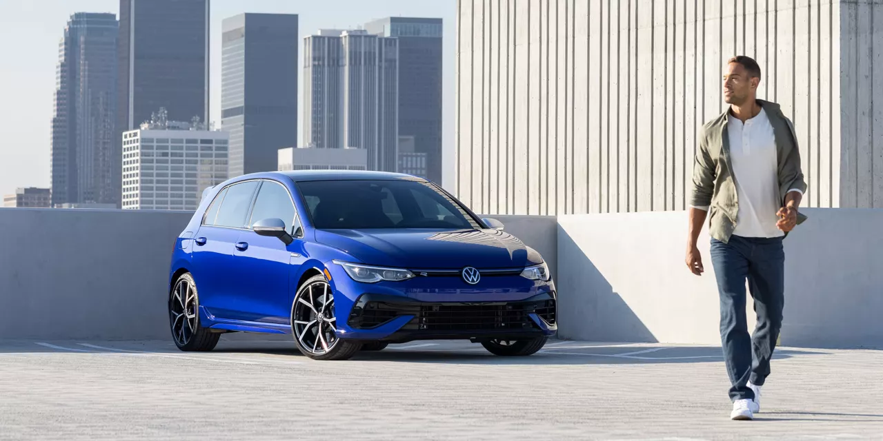 VW_NGW6_Showroom_GolfR_Collage_Large-3.webp