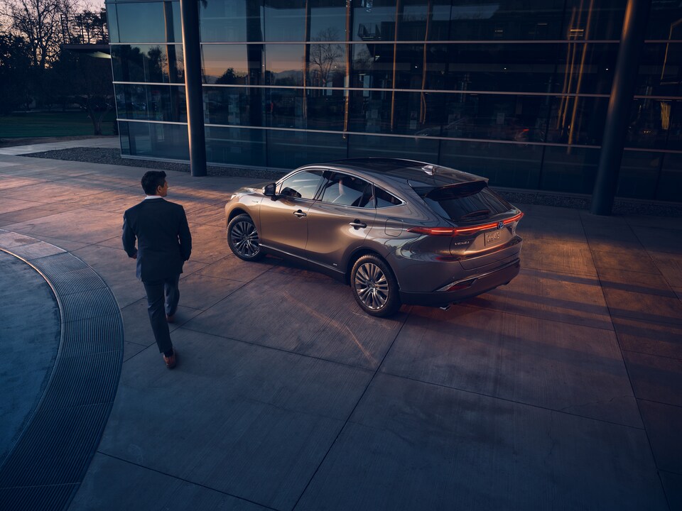 2021-Toyota-Venza-Limited-SUV-L03.png