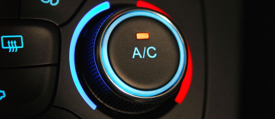 service-graphics_0001_oil change.jpg Lincoln A/C and Battery