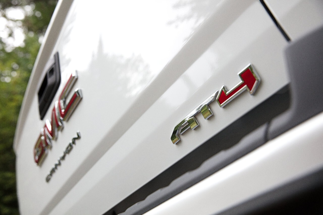 2022-GMC-Canyon-AT4-009.jpg