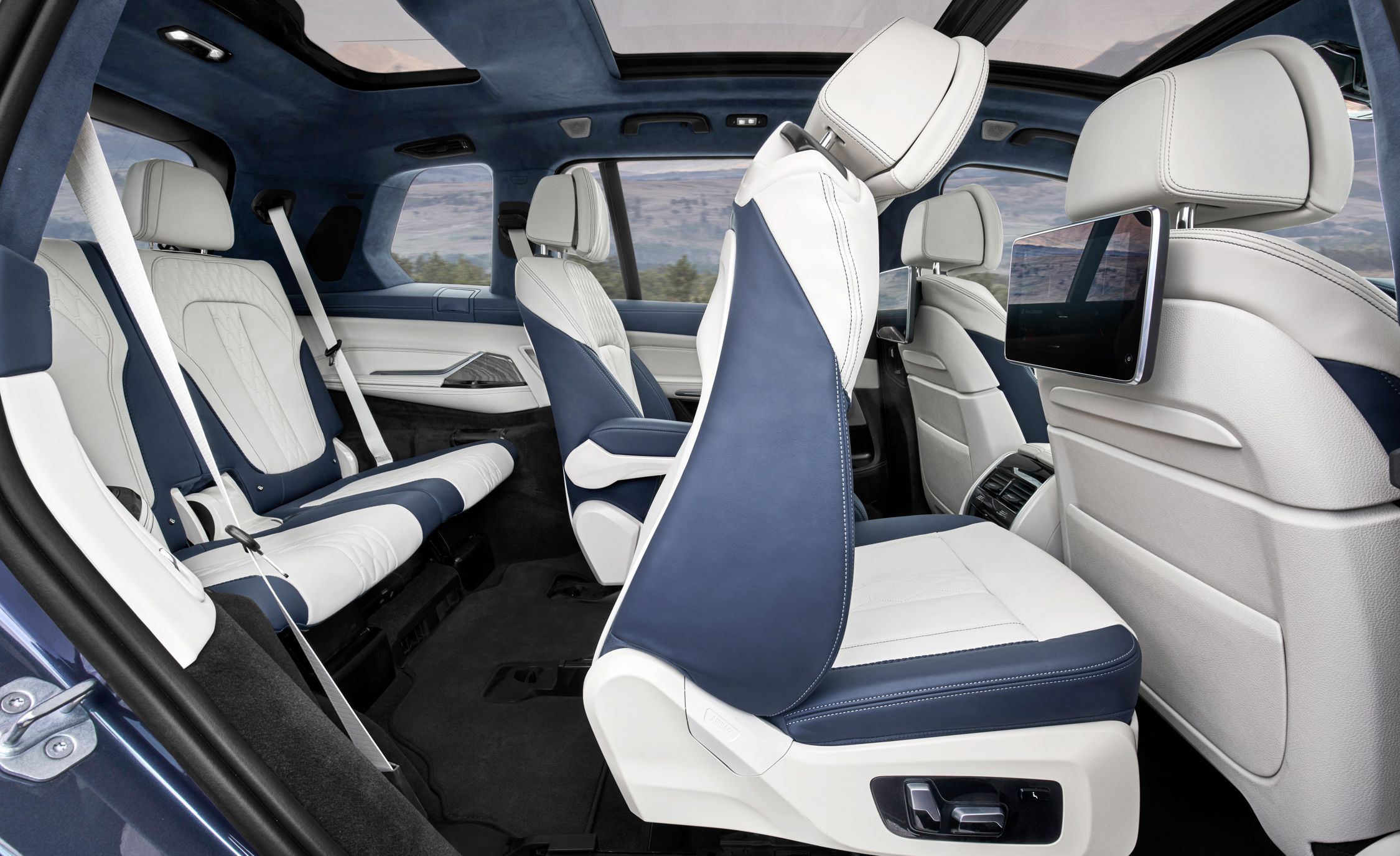 2019-bmw-x7-131-1539627661.jpg