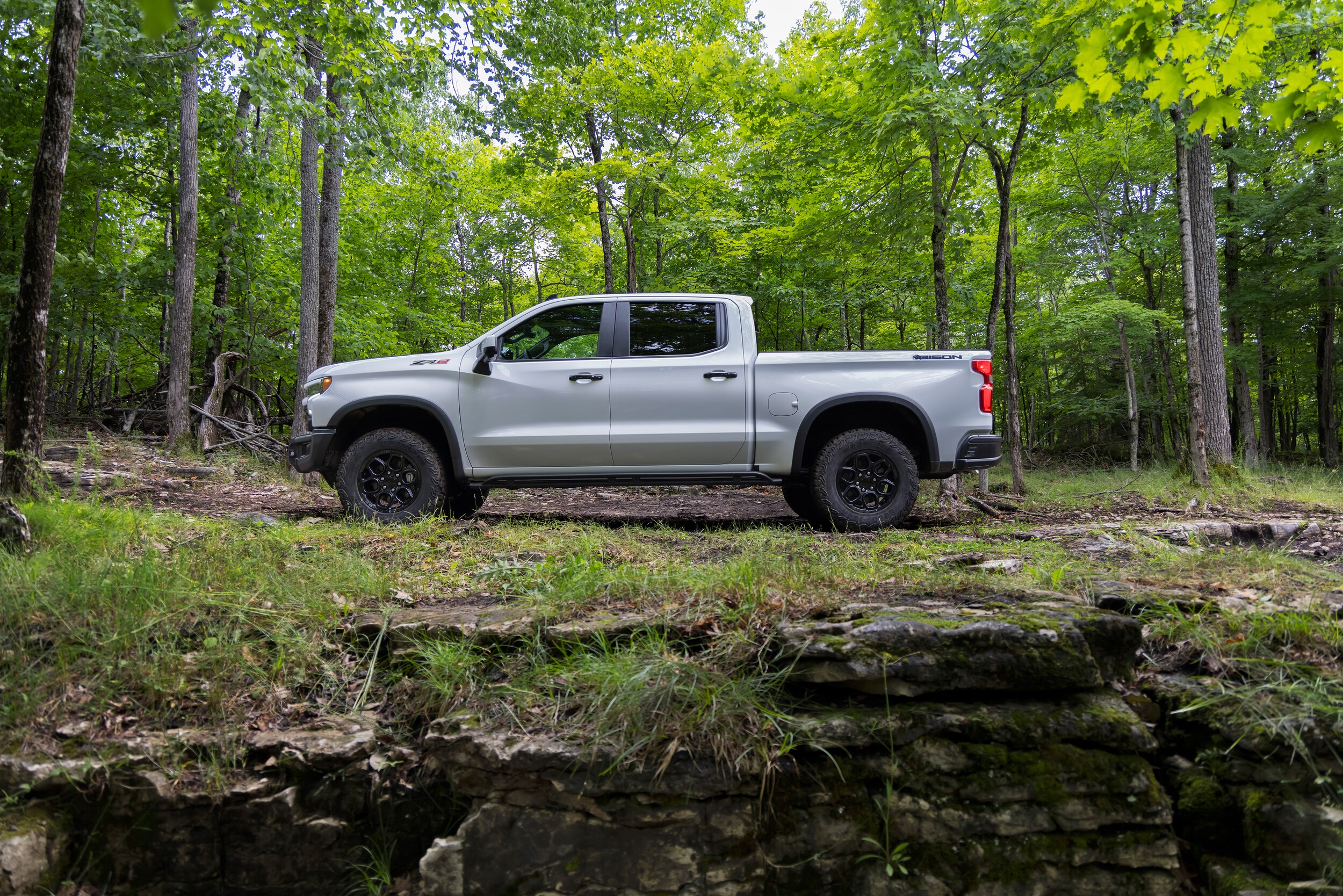 2025-Chevrolet-Silverado1500-3LT-ZR2Bison-CrewCab-Truck-L02.jpeg