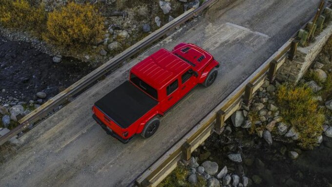 Screenshot_2018-12-07 FCA US Media - 2020 Jeep Gladiator(1).png