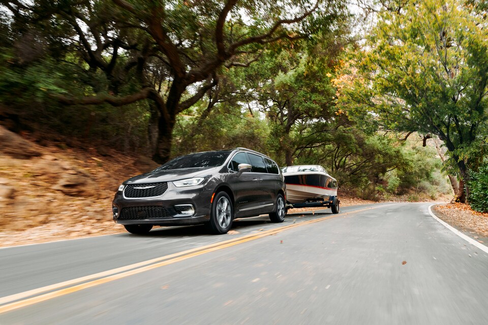 2023-Chrysler-Pacifica-Pinnacle-Van-L22.png