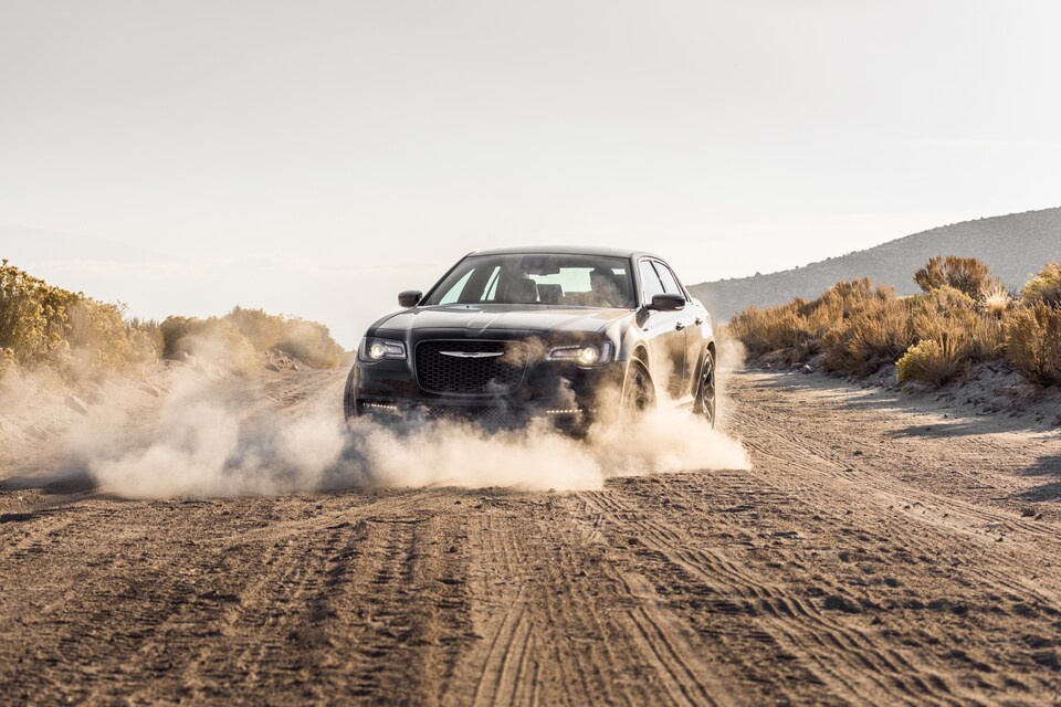 2020-Chrysler-300-C-Sedan-L01.png