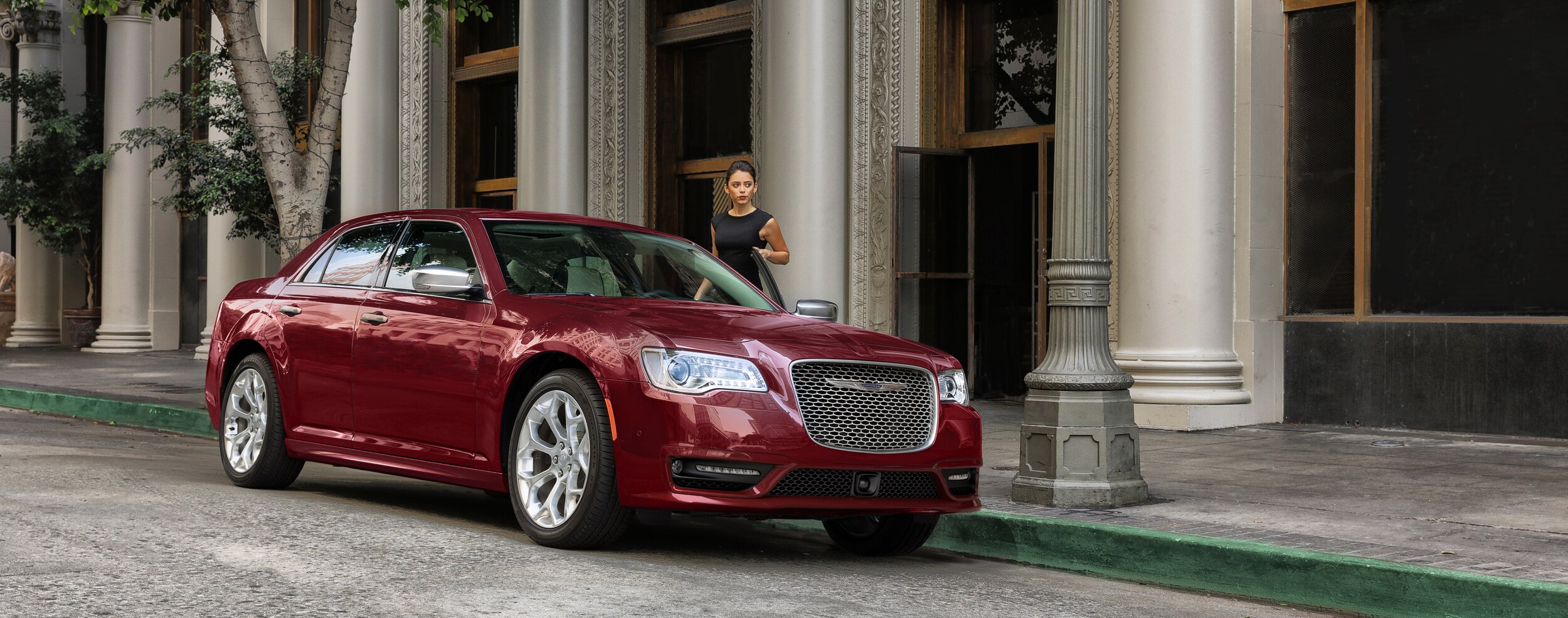 2020-Chrysler-300-C-Sedan-L04.png