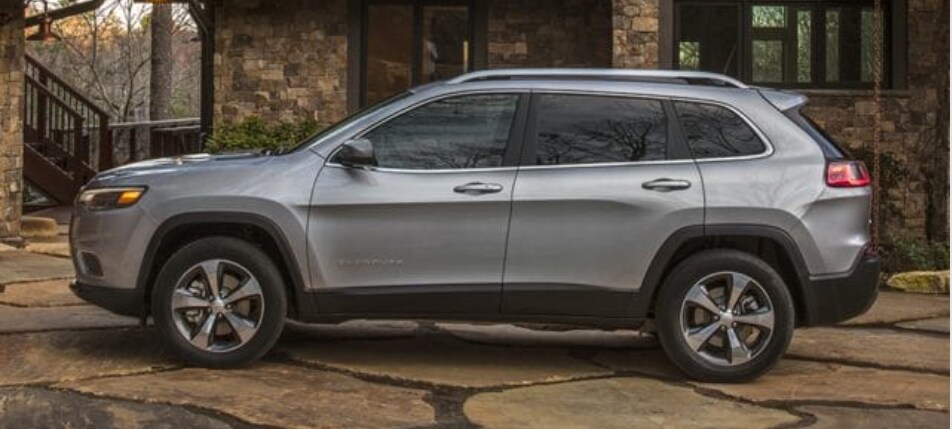 2019 Jeep Cherokee SUV Latitude Plus narrow.PNG