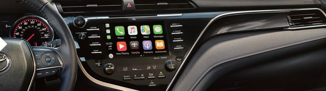 dashboard-in-2019-Toyota-Camry-showing-Apple-CarPlay-interface-on-display-screen_o.jpg