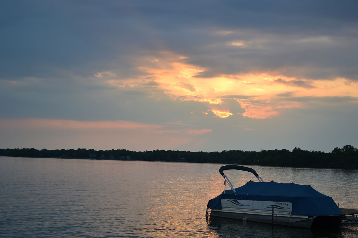 1200px-Orchard_Lake_Michigan.jpg