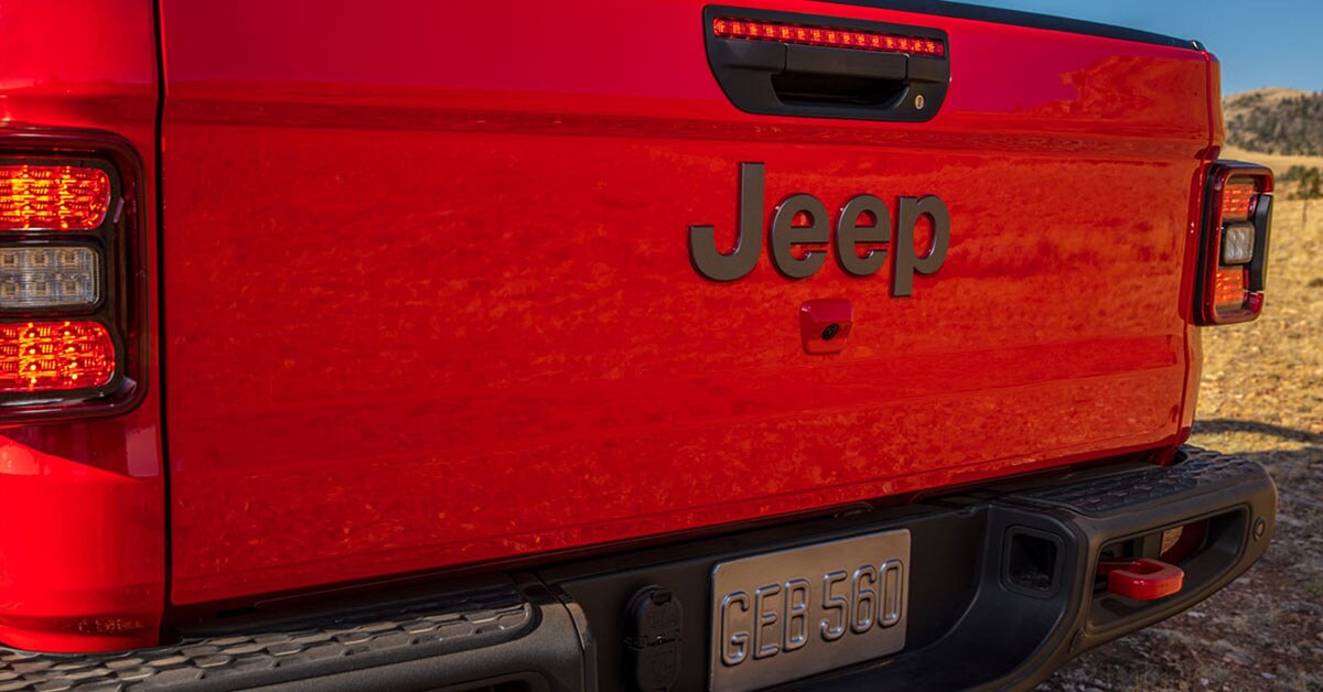 2021-gladiator-red-back.jpg