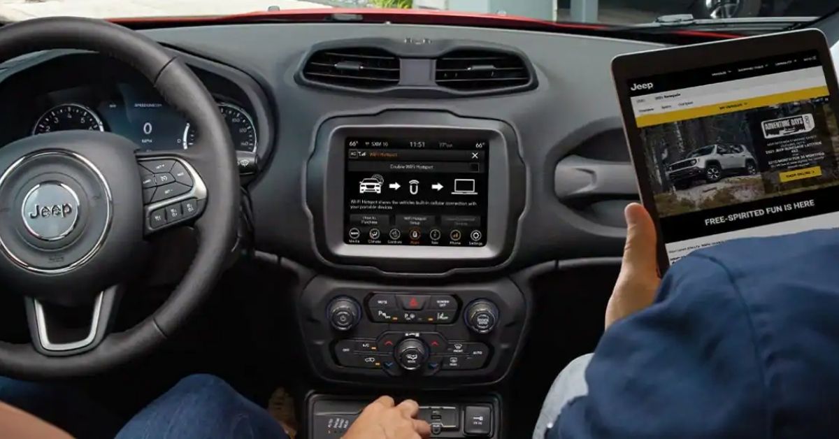 2021 Jeep Renegade Front Dash Technology.jpg