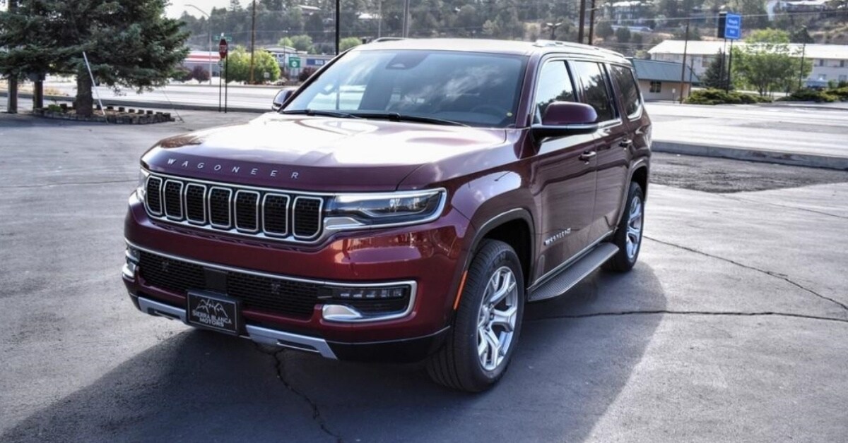2022 Jeep Wagoneer.jpg