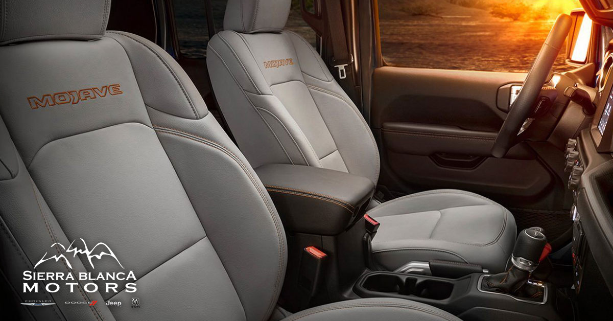 2021-gladiator-interior.jpg