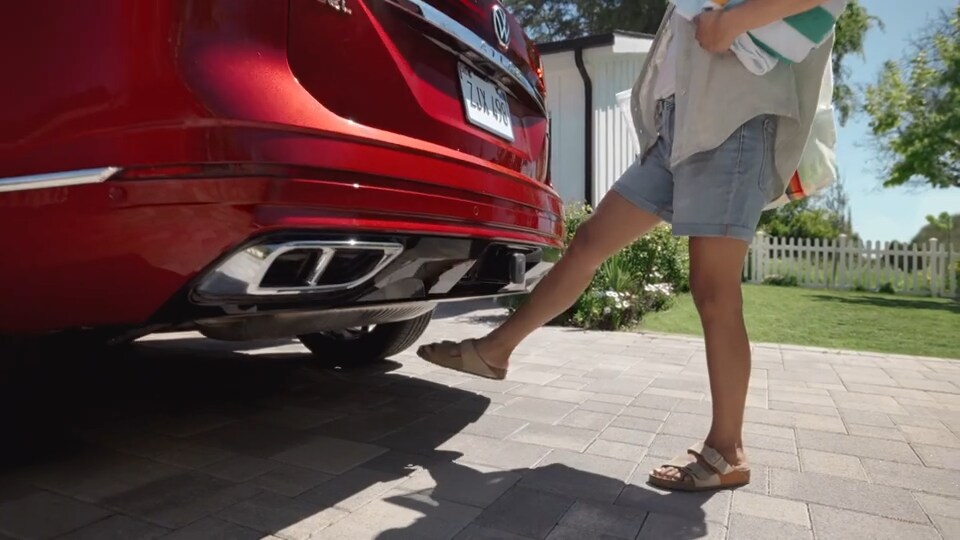 Hands-Free Easy Open and Close Remote Power Rear Liftgate Hands-Free Easy Open and Close Remote Power Rear Liftgate