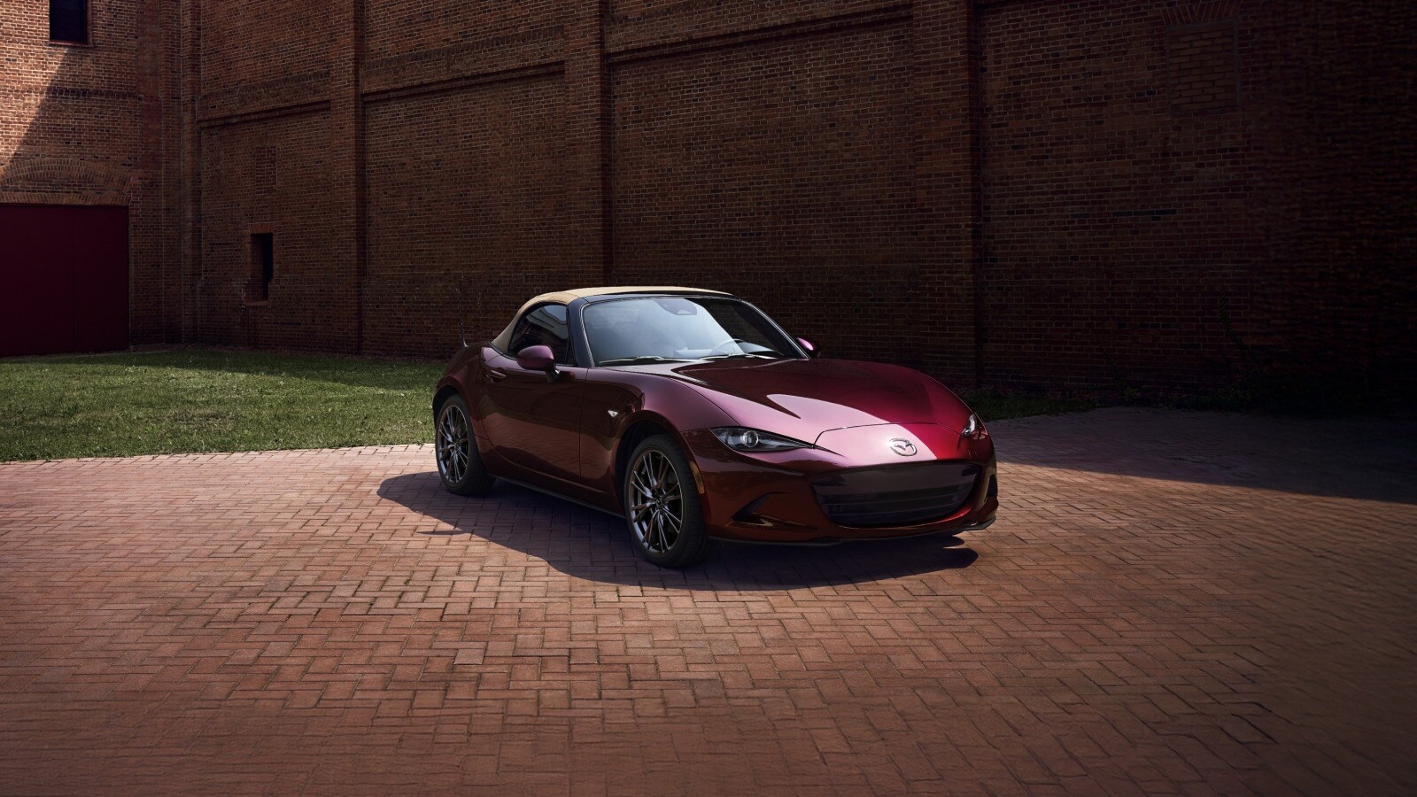 2025 Mazda MX-5 Miata Soft Top and RF