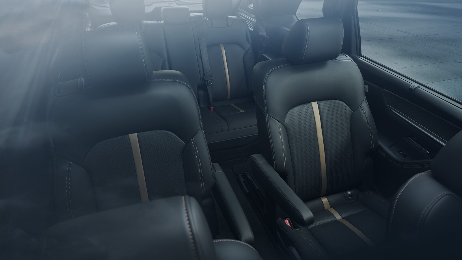 Harmoniously Designed Interior: Space Meets Comfort Harmoniously Designed Interior: Space Meets Comfort