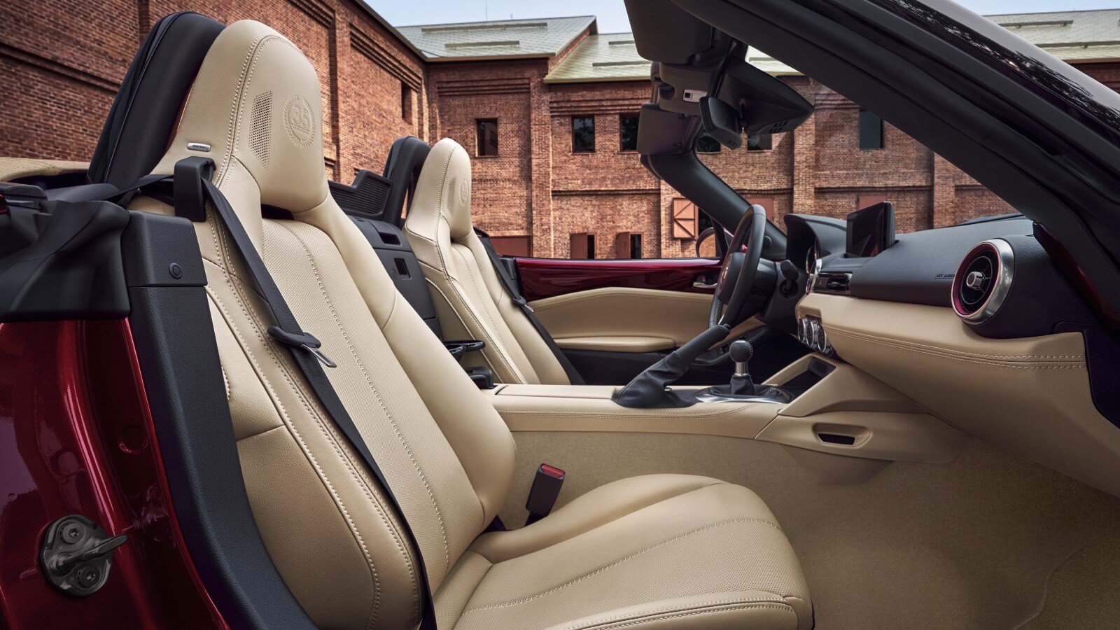 2025 Mazda MX-5 Miata Interior Space