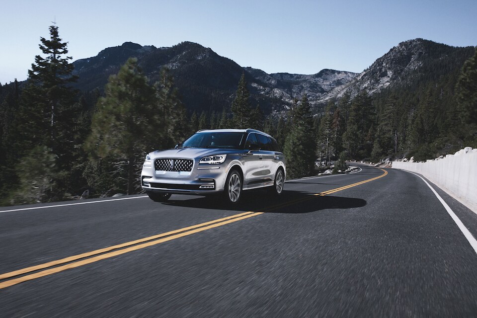 2020-Lincoln-Aviator-GrandTouring-SUV-L02.jpeg