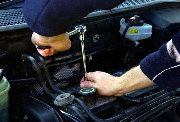 1566231915-silver-star-buick-gmc-thousand-oaks-ca-1477188316-bigstock_Engine_Dirty_3957149_e1344004198190_588x401_934337065.jpg