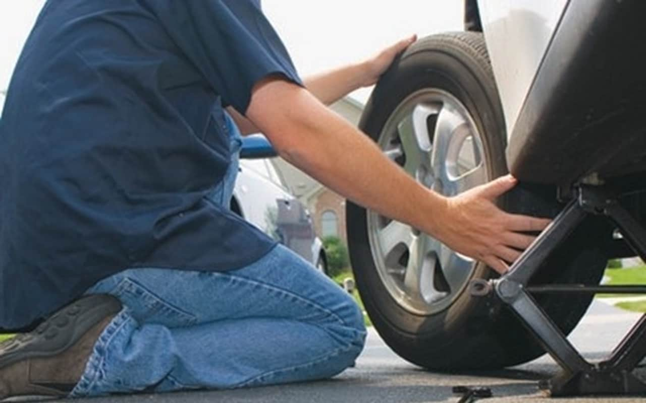 how to change a flat tire