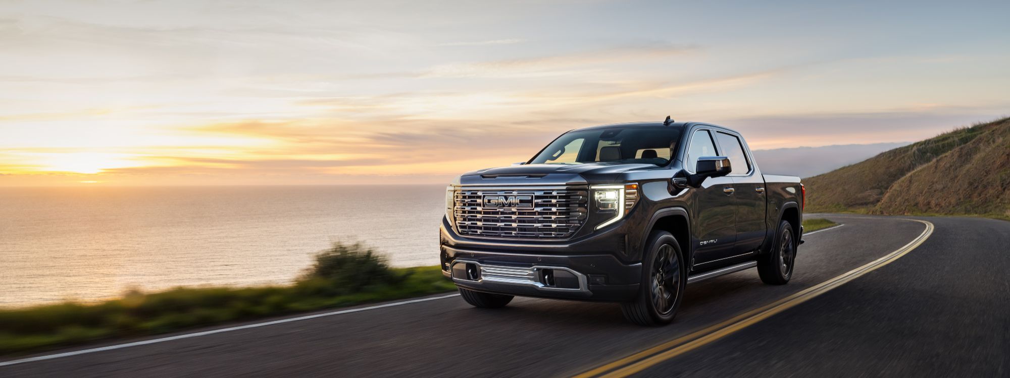 2025-GMC-Sierra1500-Denali-CrewCab-ShortBox-Truck-L02%20(1).jpg