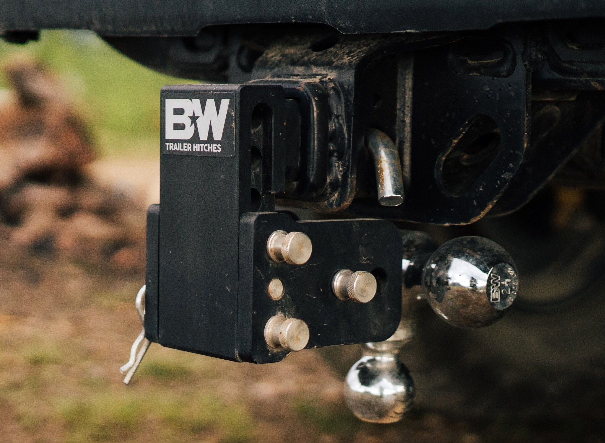 B&W gooseneck hitch installed in a truck bed
