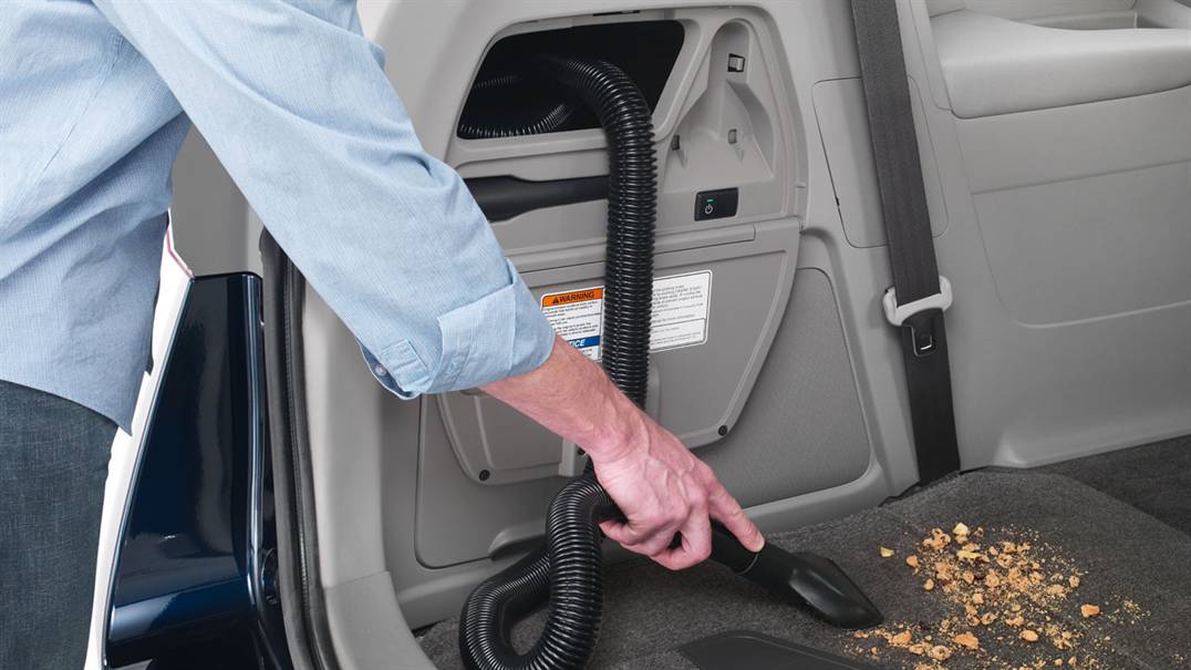 vacuum minivan at san leandro honda odyssey dealer.jpg