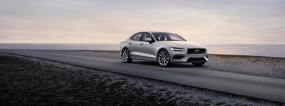 2021-Volvo-S60-Momentum-T5-Sedan-L03 (2).png