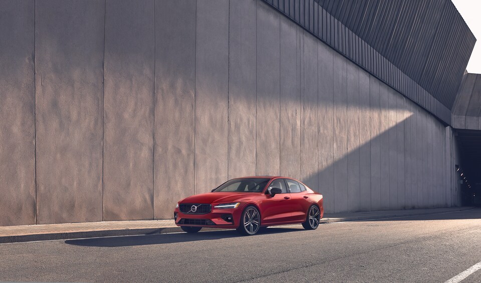 2021-Volvo-S60-RDesignExpression-Recharge-T8-Sedan-L03.png