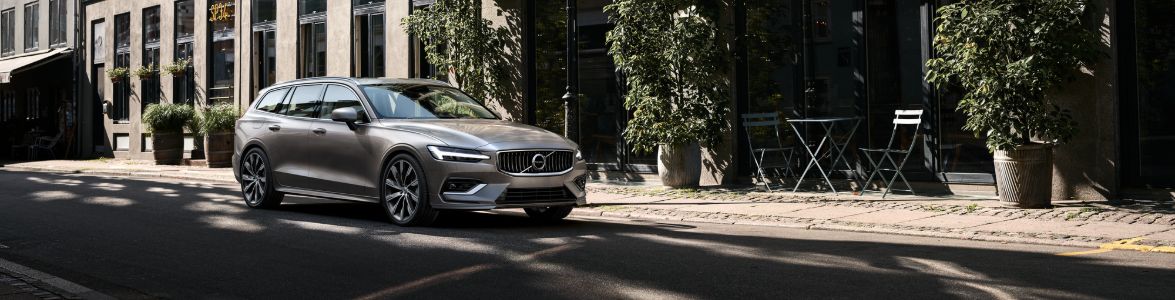 2020 Volvo V60.jpg