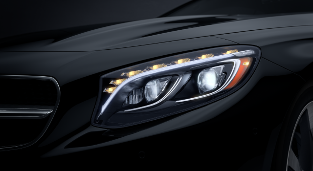 Mercedes-Benz S-Class
headlight
