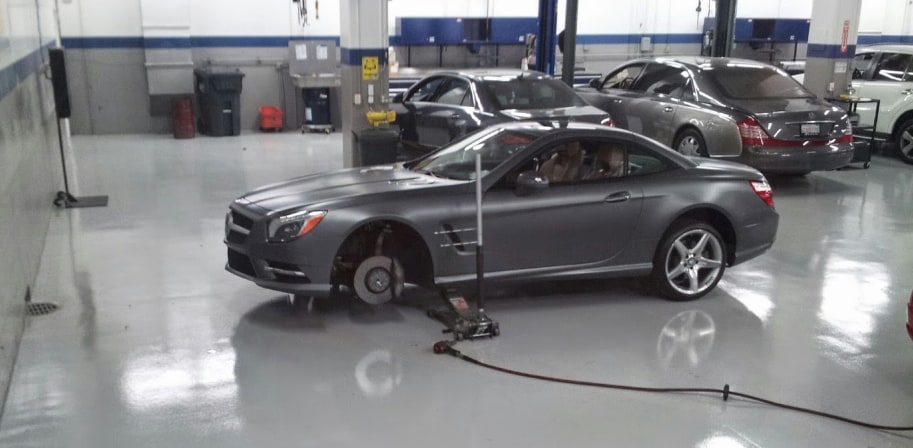 Dealership Photo - Service Garage