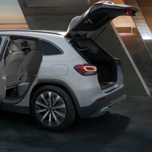 Mercedes-Benz GLA
Rear Interior