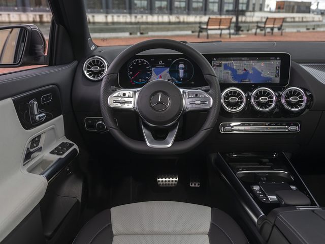 Mercedes-Benz GLA interior