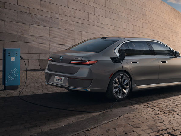 2023 BMW i7 Rear Angle and Charging