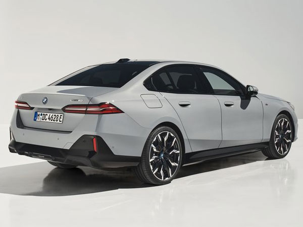 2024 BMW i5 Rear Angle